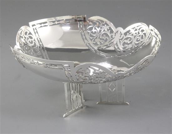 A George V pierced silver fruit bowl, by Walker & Hall, Height 109mm Weight 12.8ozs/400grms.